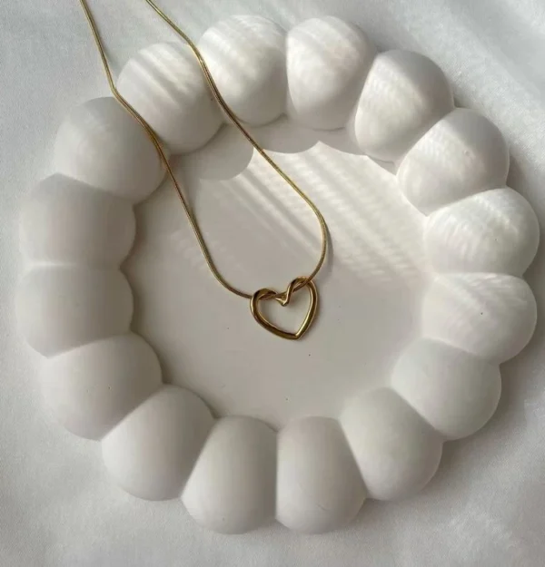 crystal heart neckpiece